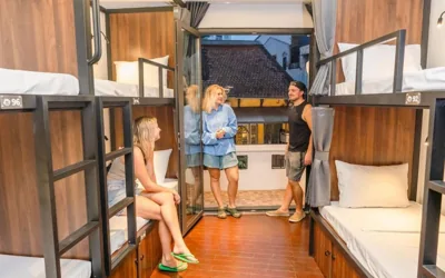 8인용 혼성 도미토리 침대 — Mad Monkey Hanoi Hostel